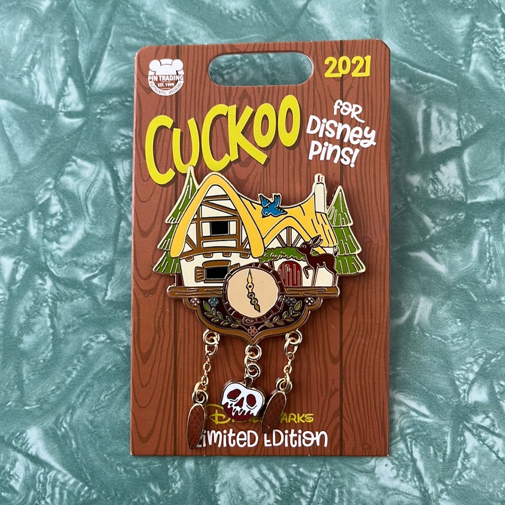 ❗️FINAL DROP ❗️LIMITED EDIT- RARE 🍎 Disney’s Snow White LE Cuckoo Clock Pin 🍎